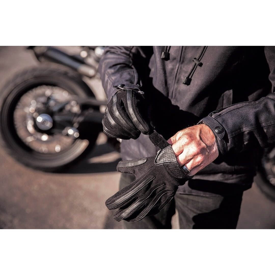 Strand Gloves